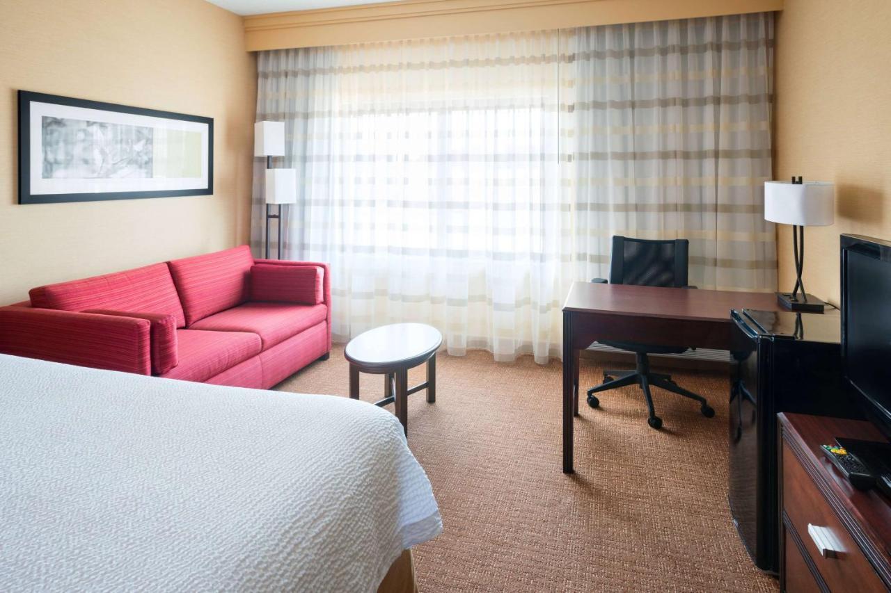 Отель Sonesta Select Detroit Нови Экстерьер фото