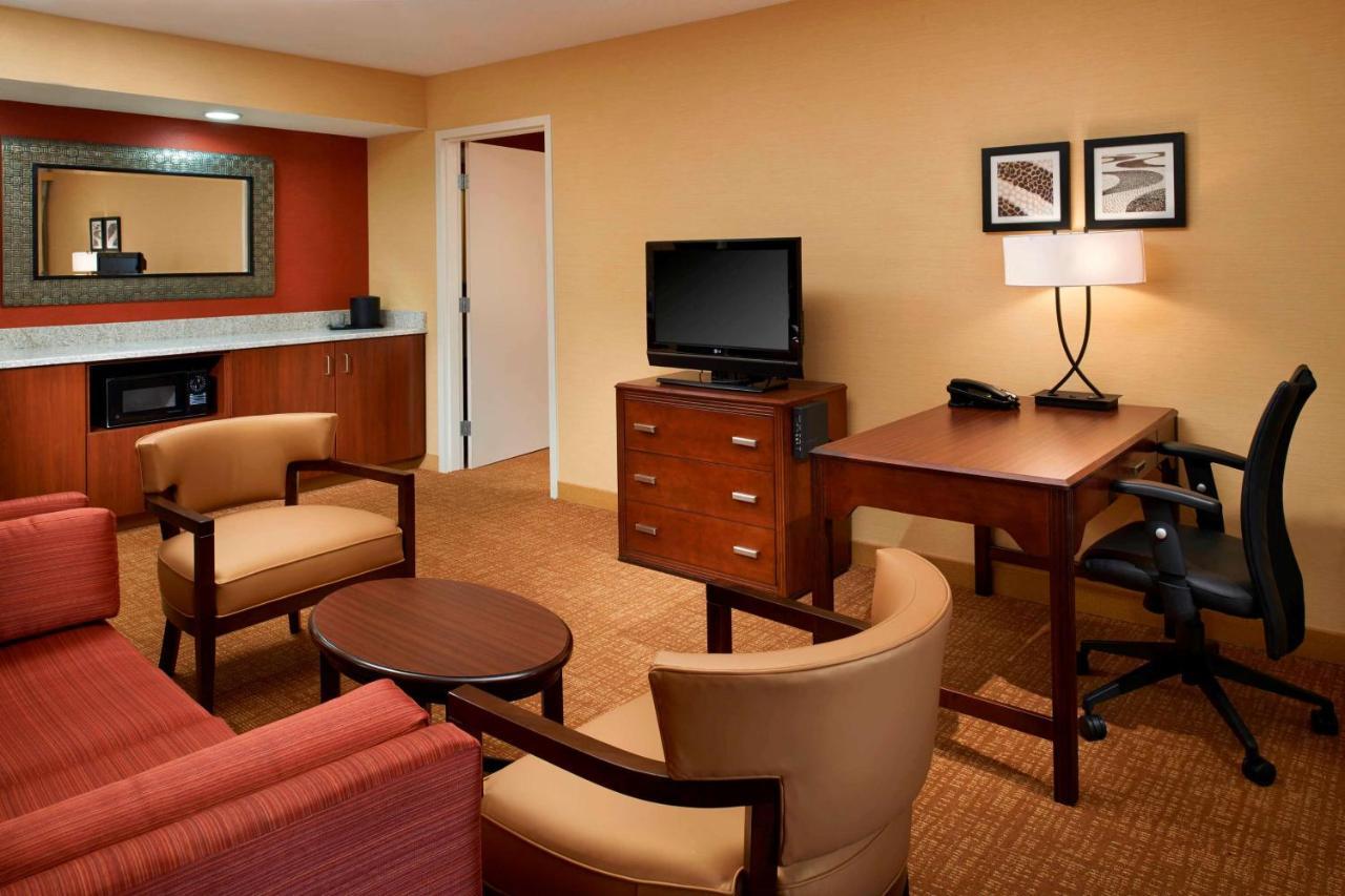 Отель Sonesta Select Detroit Нови Экстерьер фото