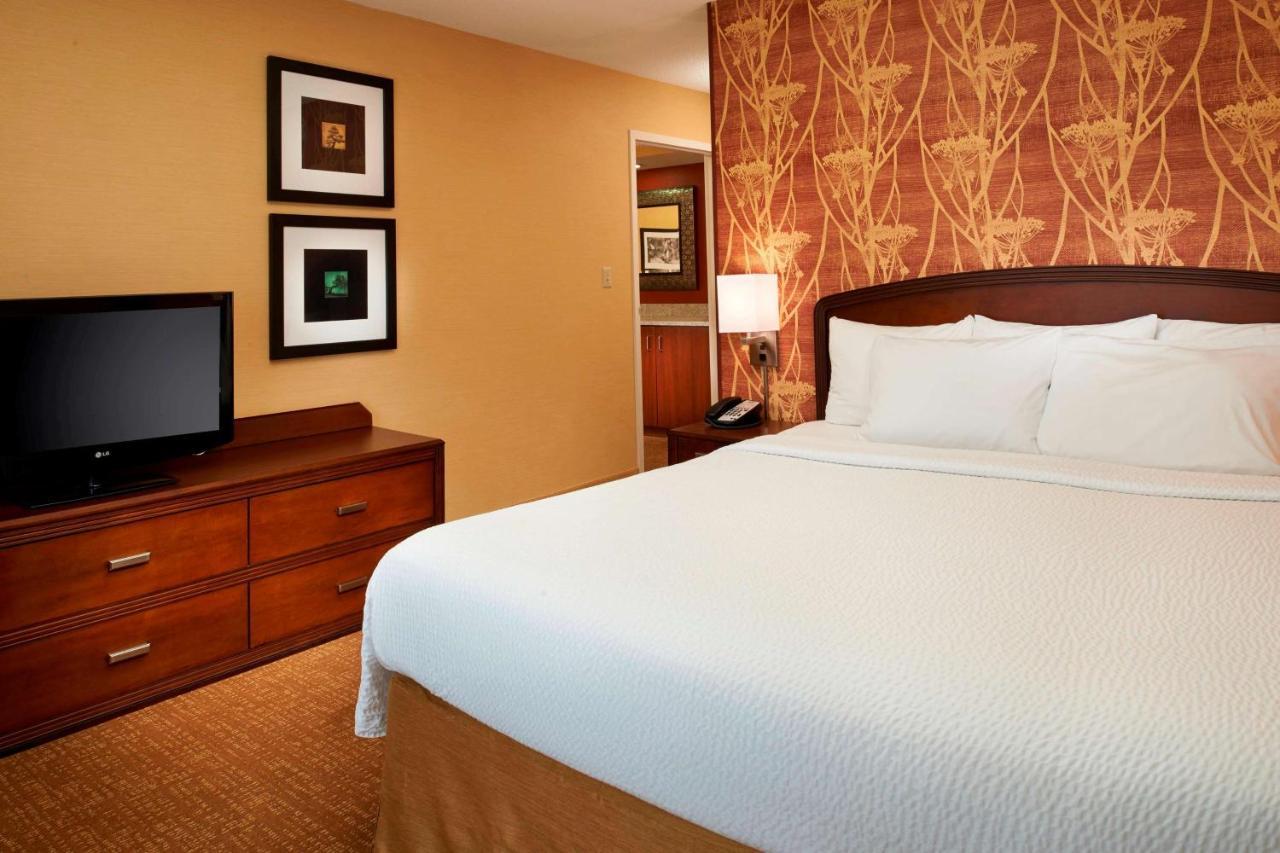 Отель Sonesta Select Detroit Нови Экстерьер фото