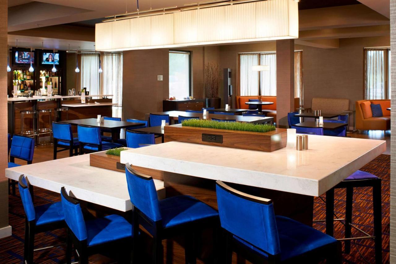 Отель Sonesta Select Detroit Нови Экстерьер фото