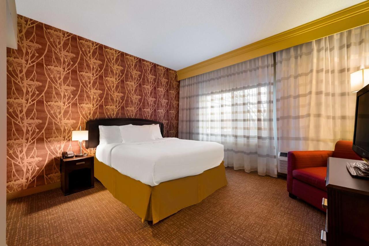 Отель Sonesta Select Detroit Нови Экстерьер фото