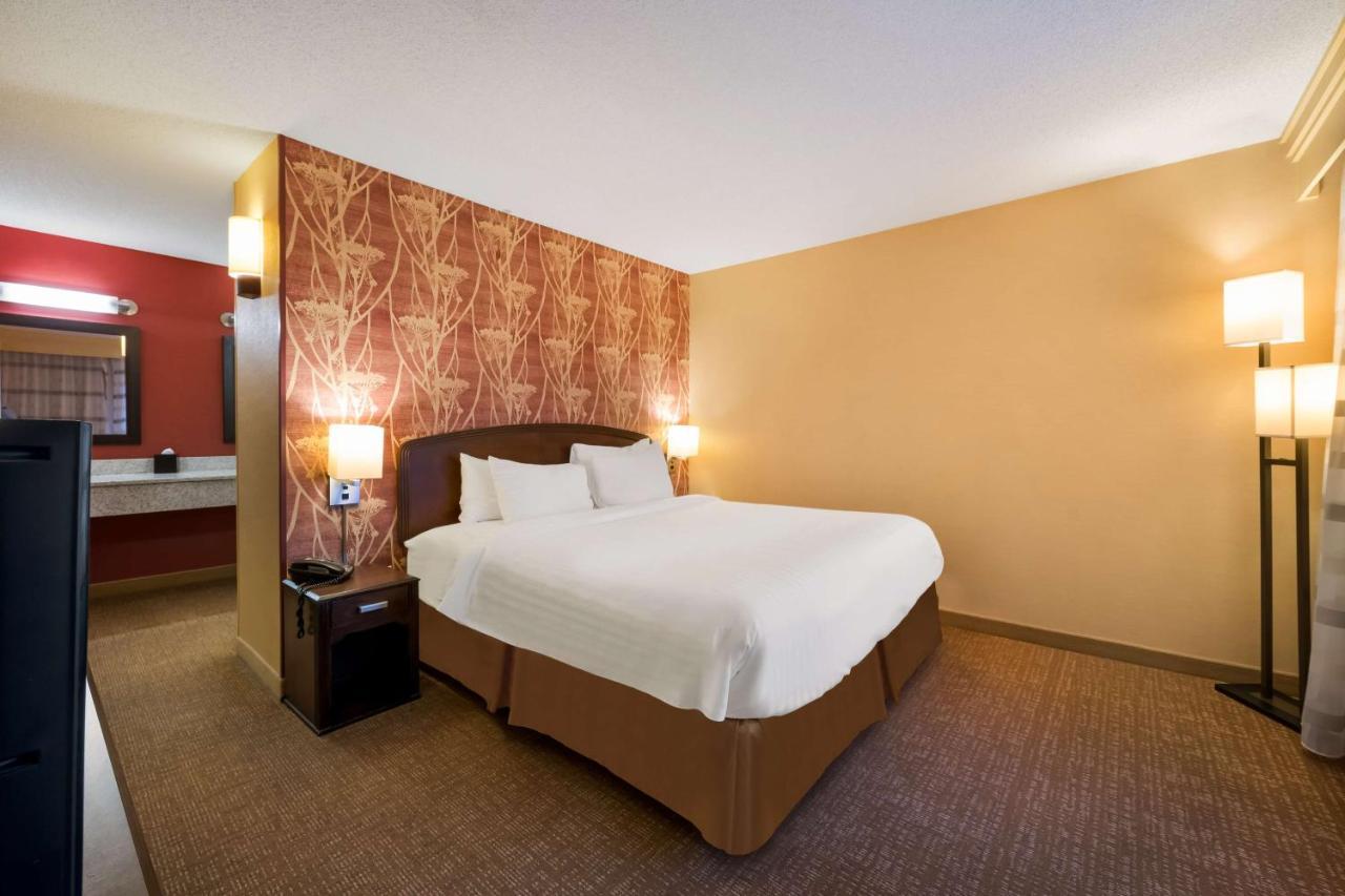 Отель Sonesta Select Detroit Нови Экстерьер фото