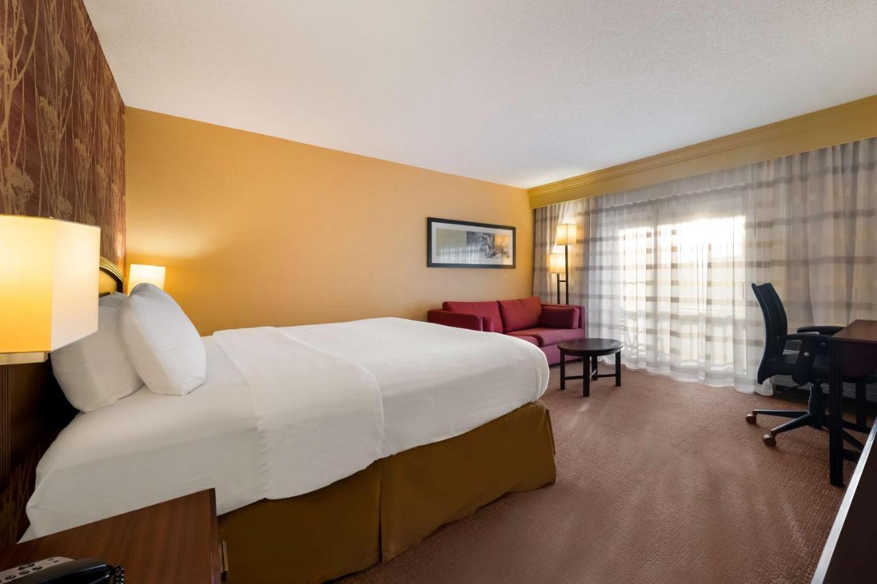 Отель Sonesta Select Detroit Нови Экстерьер фото