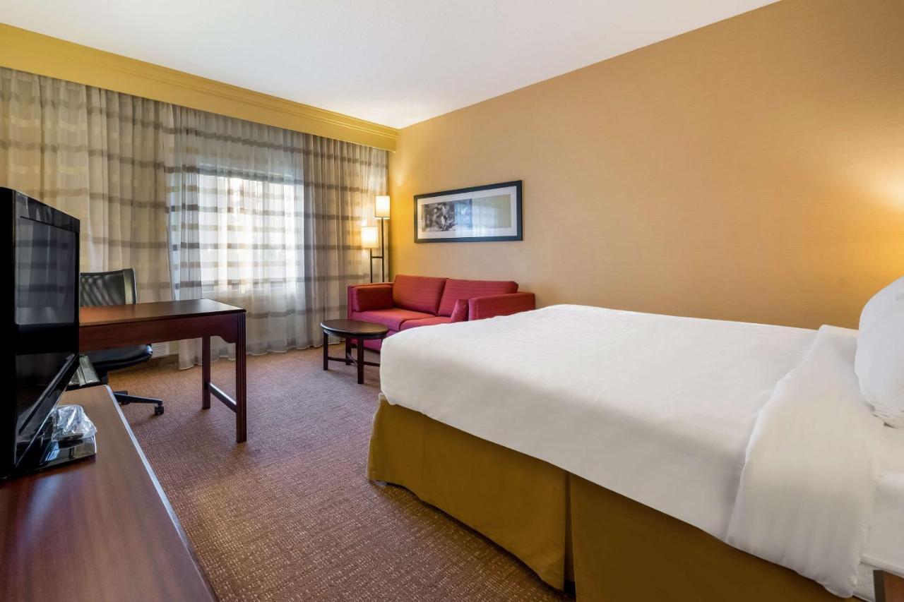Отель Sonesta Select Detroit Нови Экстерьер фото